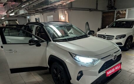 Toyota RAV4, 2021 год, 3 550 000 рублей, 6 фотография