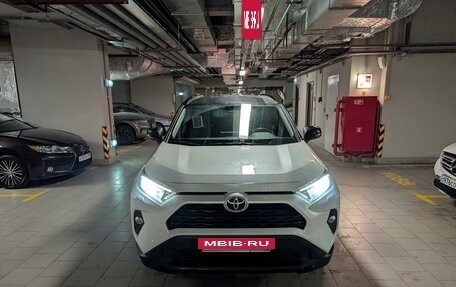 Toyota RAV4, 2021 год, 3 550 000 рублей, 8 фотография