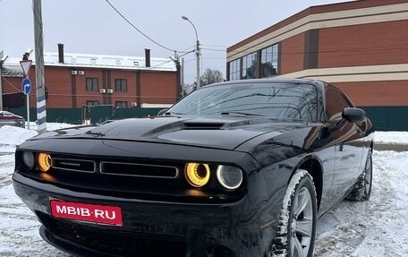 Dodge Challenger III рестайлинг 2, 2017 год, 3 000 000 рублей, 1 фотография