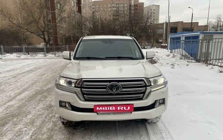 Toyota Land Cruiser 200, 2018 год, 6 200 000 рублей, 2 фотография