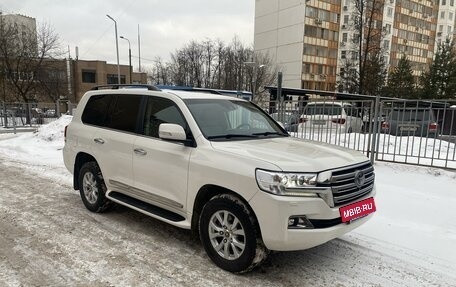 Toyota Land Cruiser 200, 2018 год, 6 200 000 рублей, 3 фотография