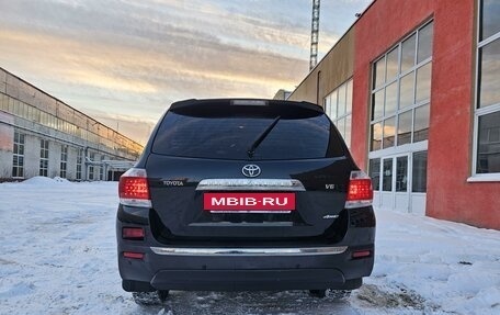 Toyota Highlander III, 2013 год, 1 880 000 рублей, 5 фотография