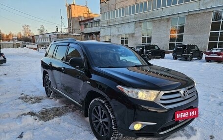 Toyota Highlander III, 2013 год, 1 880 000 рублей, 4 фотография