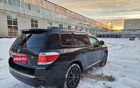 Toyota Highlander III, 2013 год, 1 880 000 рублей, 2 фотография