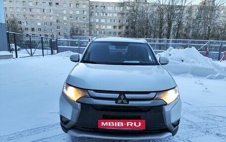 Mitsubishi Outlander III рестайлинг 3, 2015 год, 1 689 000 рублей, 2 фотография