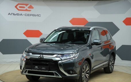 Mitsubishi Outlander III рестайлинг 3, 2019 год, 2 490 000 рублей, 1 фотография