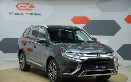 Mitsubishi Outlander III рестайлинг 3, 2019 год, 2 490 000 рублей, 3 фотография