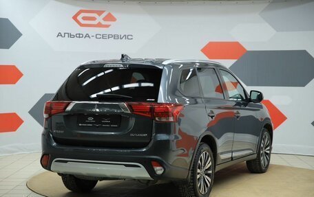 Mitsubishi Outlander III рестайлинг 3, 2019 год, 2 490 000 рублей, 5 фотография