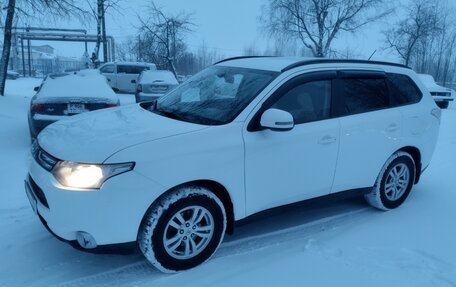 Mitsubishi Outlander III рестайлинг 3, 2012 год, 1 650 000 рублей, 7 фотография