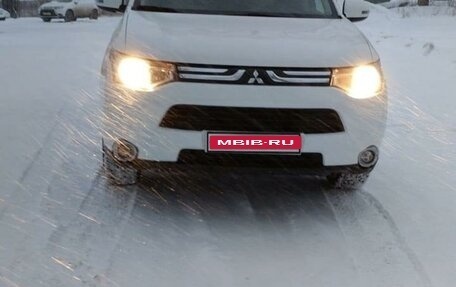 Mitsubishi Outlander III рестайлинг 3, 2012 год, 1 650 000 рублей, 2 фотография