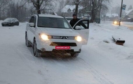 Mitsubishi Outlander III рестайлинг 3, 2012 год, 1 650 000 рублей, 11 фотография