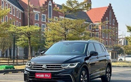 Volkswagen Tiguan II, 2022 год, 3 900 000 рублей, 1 фотография