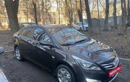 Hyundai Solaris II рестайлинг, 2015 год, 1 300 000 рублей, 2 фотография