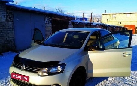 Volkswagen Polo VI (EU Market), 2014 год, 860 000 рублей, 3 фотография