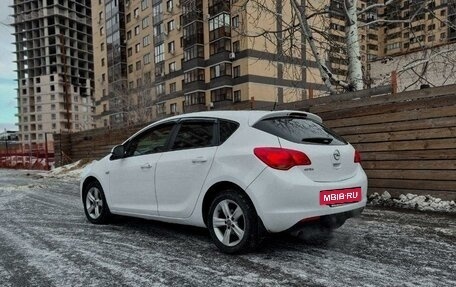 Opel Astra J, 2011 год, 780 000 рублей, 11 фотография