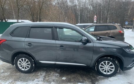 Mitsubishi Outlander III рестайлинг 3, 2018 год, 2 300 000 рублей, 1 фотография