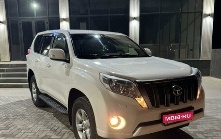 Toyota Land Cruiser Prado 150 рестайлинг 2, 2015 год, 4 100 000 рублей, 2 фотография