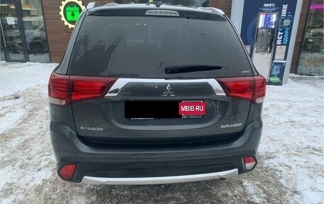 Mitsubishi Outlander III рестайлинг 3, 2018 год, 2 300 000 рублей, 8 фотография