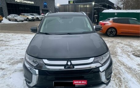 Mitsubishi Outlander III рестайлинг 3, 2018 год, 2 300 000 рублей, 11 фотография