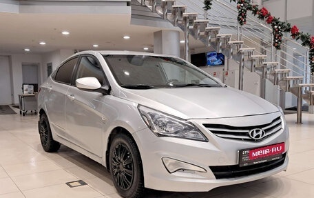 Hyundai Solaris II рестайлинг, 2015 год, 890 000 рублей, 3 фотография