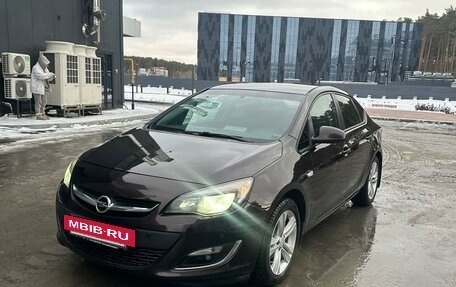 Opel Astra J, 2013 год, 890 000 рублей, 2 фотография