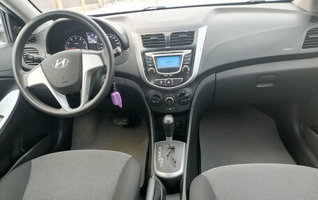 Hyundai Solaris II рестайлинг, 2013 год, 847 000 рублей, 11 фотография