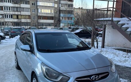 Hyundai Solaris II рестайлинг, 2011 год, 650 000 рублей, 3 фотография