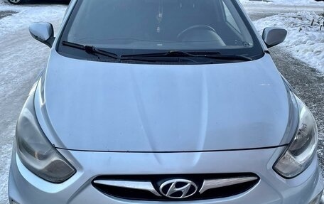 Hyundai Solaris II рестайлинг, 2011 год, 650 000 рублей, 2 фотография