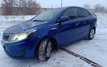 KIA Rio III рестайлинг, 2013 год, 690 000 рублей, 1 фотография