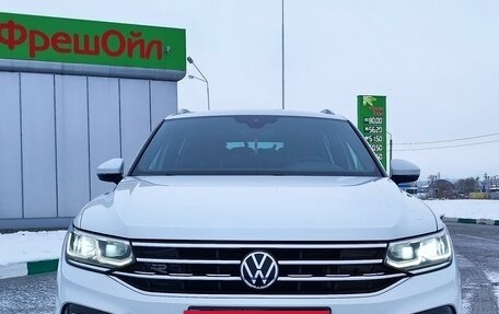 Volkswagen Tiguan II, 2021 год, 3 800 000 рублей, 11 фотография