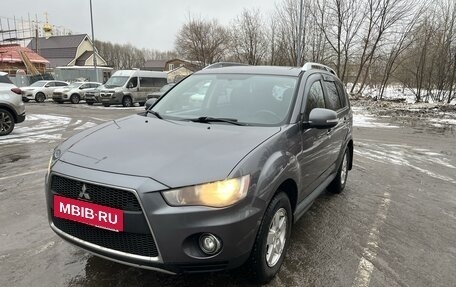 Mitsubishi Outlander III рестайлинг 3, 2010 год, 1 050 000 рублей, 2 фотография