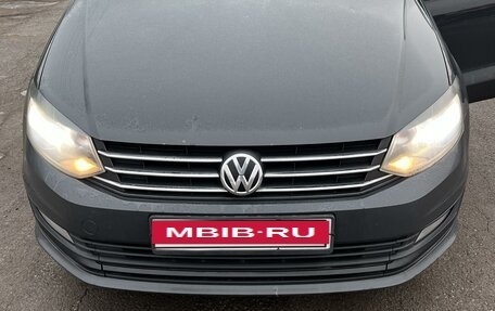 Volkswagen Polo VI (EU Market), 2015 год, 695 000 рублей, 2 фотография