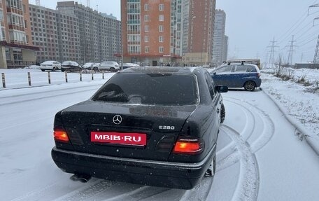 Mercedes-Benz E-Класс, 1997 год, 450 000 рублей, 4 фотография