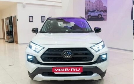 Toyota RAV4, 2024 год, 4 650 000 рублей, 2 фотография