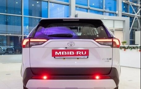 Toyota RAV4, 2024 год, 4 650 000 рублей, 12 фотография