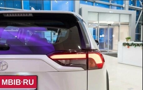 Toyota RAV4, 2024 год, 4 650 000 рублей, 11 фотография