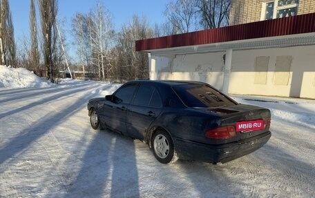 Mercedes-Benz E-Класс, 1997 год, 330 000 рублей, 6 фотография