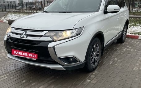 Mitsubishi Outlander III рестайлинг 3, 2018 год, 2 450 000 рублей, 2 фотография