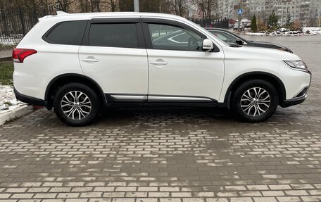 Mitsubishi Outlander III рестайлинг 3, 2018 год, 2 450 000 рублей, 18 фотография