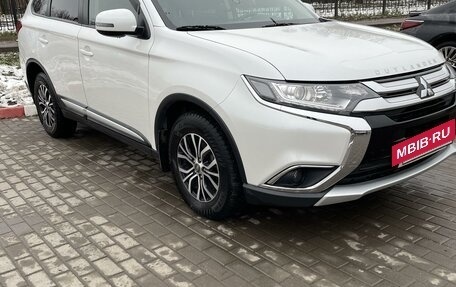 Mitsubishi Outlander III рестайлинг 3, 2018 год, 2 450 000 рублей, 20 фотография