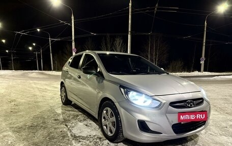 Hyundai Solaris II рестайлинг, 2012 год, 1 100 000 рублей, 20 фотография