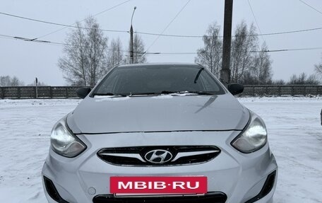 Hyundai Solaris II рестайлинг, 2012 год, 1 100 000 рублей, 18 фотография