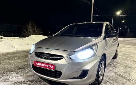 Hyundai Solaris II рестайлинг, 2012 год, 1 100 000 рублей, 29 фотография