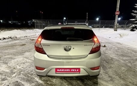 Hyundai Solaris II рестайлинг, 2012 год, 1 100 000 рублей, 26 фотография