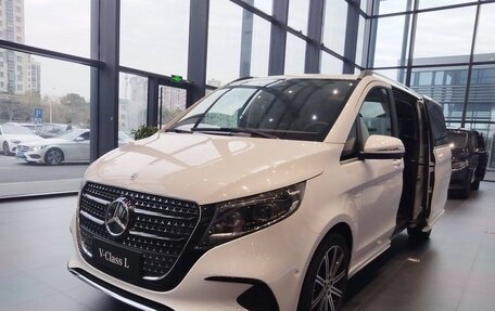 Mercedes-Benz V-Класс, 2024 год, 10 555 000 рублей, 3 фотография