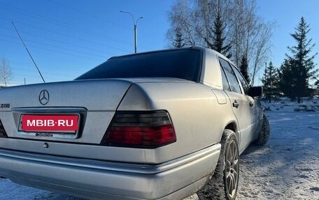 Mercedes-Benz E-Класс, 1994 год, 850 000 рублей, 7 фотография