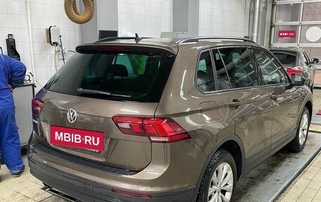 Volkswagen Tiguan II, 2019 год, 1 995 000 рублей, 3 фотография