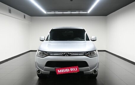 Mitsubishi Outlander III рестайлинг 3, 2013 год, 1 645 000 рублей, 3 фотография