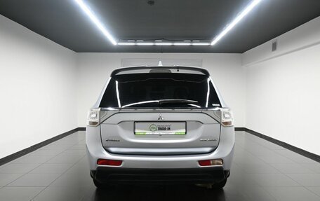 Mitsubishi Outlander III рестайлинг 3, 2013 год, 1 645 000 рублей, 4 фотография