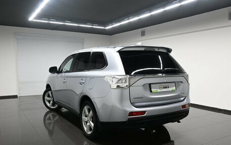 Mitsubishi Outlander III рестайлинг 3, 2013 год, 1 645 000 рублей, 6 фотография